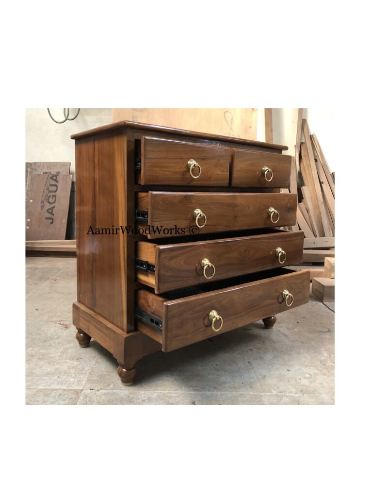 chest of drawers