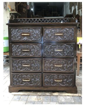 chest of drawers